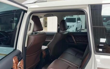 Toyota Land Cruiser Prado 150 рестайлинг 2, 2023 год, 8 100 000 рублей, 9 фотография