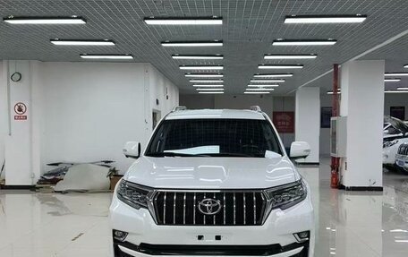 Toyota Land Cruiser Prado 150 рестайлинг 2, 2023 год, 8 100 000 рублей, 5 фотография