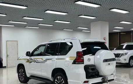 Toyota Land Cruiser Prado 150 рестайлинг 2, 2023 год, 8 100 000 рублей, 2 фотография