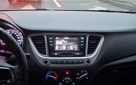 Hyundai Solaris II рестайлинг, 2020 год, 1 300 000 рублей, 18 фотография