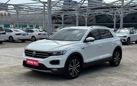 Volkswagen T-Roc I, 2022 год, 1 700 000 рублей, 1 фотография