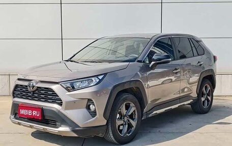 Toyota RAV4, 2022 год, 3 000 000 рублей, 1 фотография