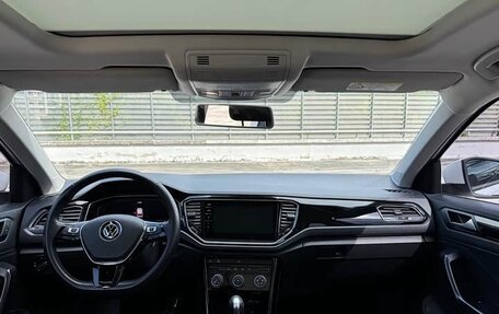 Volkswagen T-Roc I, 2022 год, 1 700 000 рублей, 10 фотография