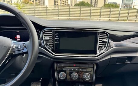 Volkswagen T-Roc I, 2022 год, 1 700 000 рублей, 12 фотография