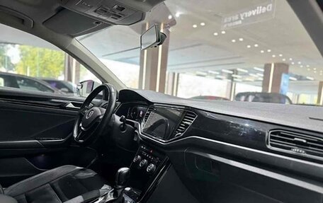 Volkswagen T-Roc I, 2022 год, 1 500 000 рублей, 8 фотография