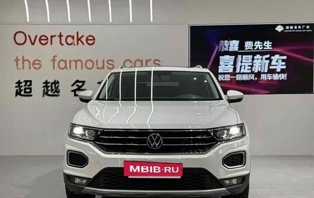 Volkswagen T-Roc I, 2022 год, 1 500 000 рублей, 2 фотография