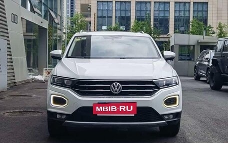 Volkswagen T-Roc I, 2022 год, 1 600 000 рублей, 2 фотография