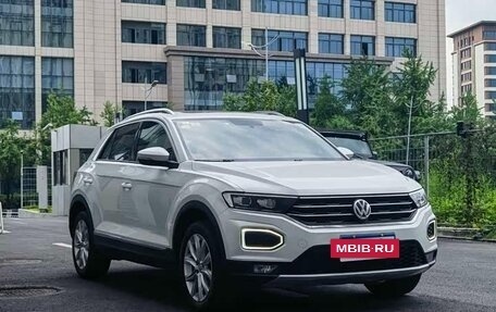 Volkswagen T-Roc I, 2022 год, 1 600 000 рублей, 3 фотография