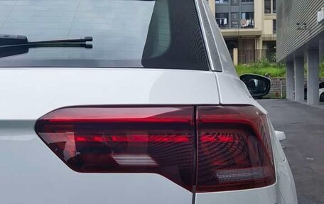 Volkswagen T-Roc I, 2022 год, 1 600 000 рублей, 10 фотография