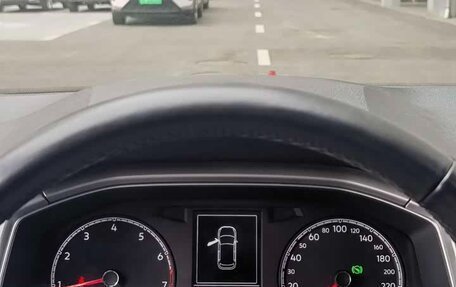 Volkswagen T-Roc I, 2022 год, 1 600 000 рублей, 13 фотография