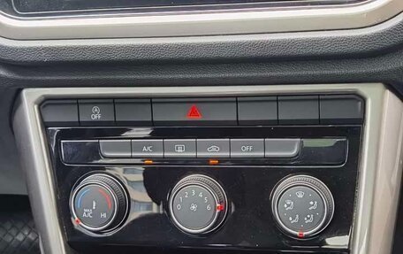 Volkswagen T-Roc I, 2022 год, 1 600 000 рублей, 15 фотография