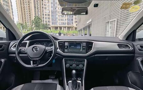 Volkswagen T-Roc I, 2022 год, 1 600 000 рублей, 23 фотография