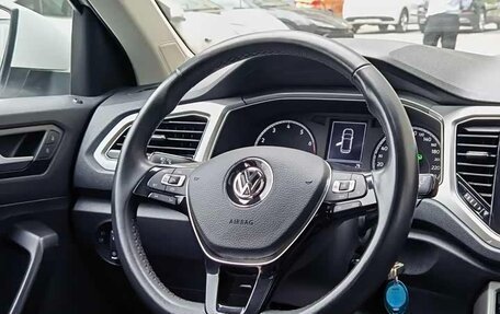 Volkswagen T-Roc I, 2022 год, 1 600 000 рублей, 22 фотография