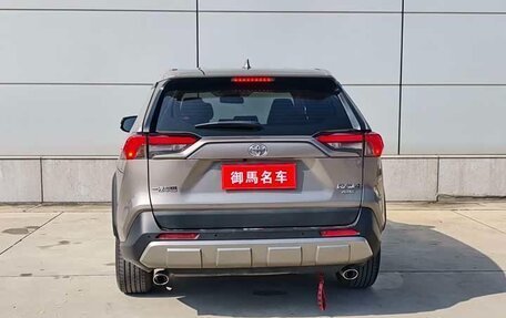 Toyota RAV4, 2022 год, 3 000 000 рублей, 4 фотография