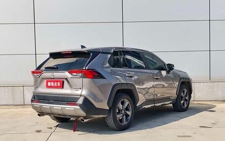 Toyota RAV4, 2022 год, 3 000 000 рублей, 2 фотография