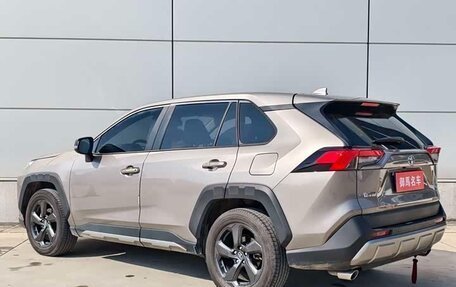 Toyota RAV4, 2022 год, 3 000 000 рублей, 5 фотография