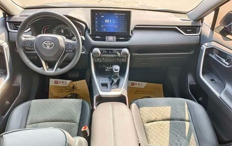 Toyota RAV4, 2022 год, 3 000 000 рублей, 6 фотография