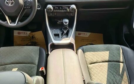 Toyota RAV4, 2022 год, 3 000 000 рублей, 7 фотография