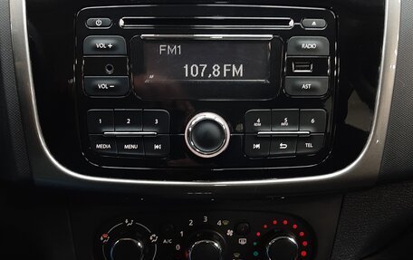 Renault Logan II, 2015 год, 630 000 рублей, 19 фотография