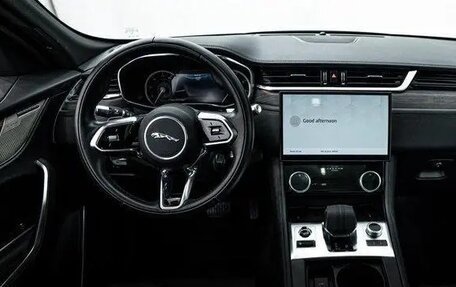 Jaguar F-Pace, 2022 год, 4 100 000 рублей, 13 фотография