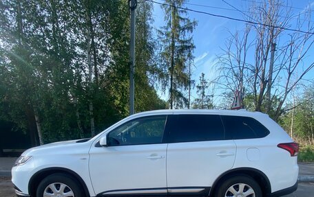 Mitsubishi Outlander III рестайлинг 3, 2018 год, 2 000 000 рублей, 2 фотография