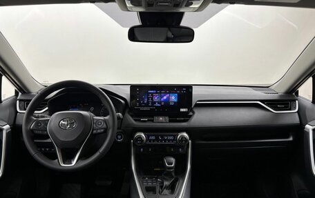 Toyota RAV4, 2025 год, 4 550 000 рублей, 17 фотография