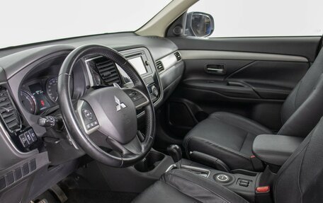 Mitsubishi Outlander III рестайлинг 3, 2014 год, 1 381 000 рублей, 10 фотография