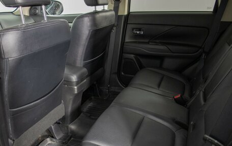 Mitsubishi Outlander III рестайлинг 3, 2014 год, 1 381 000 рублей, 11 фотография