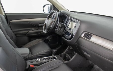 Mitsubishi Outlander III рестайлинг 3, 2014 год, 1 381 000 рублей, 9 фотография