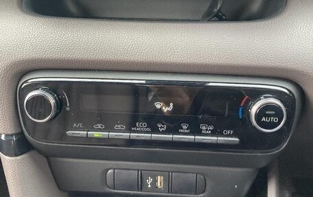 Toyota Yaris, 2021 год, 645 000 рублей, 13 фотография