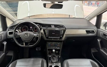 Volkswagen Touran III, 2021 год, 1 944 000 рублей, 8 фотография