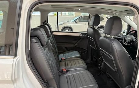 Volkswagen Touran III, 2021 год, 1 944 000 рублей, 13 фотография