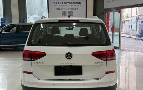 Volkswagen Touran III, 2021 год, 1 944 000 рублей, 18 фотография