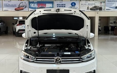 Volkswagen Touran III, 2021 год, 1 944 000 рублей, 21 фотография