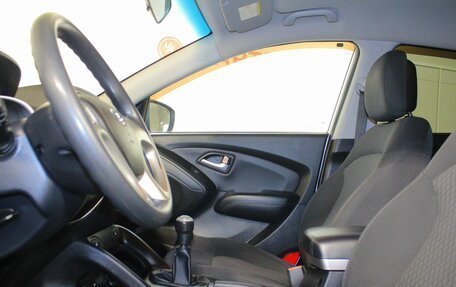 Hyundai ix35 I рестайлинг, 2013 год, 799 000 рублей, 9 фотография