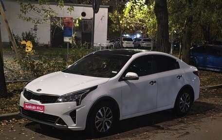 KIA Rio IV, 2021 год, 1 350 000 рублей, 1 фотография