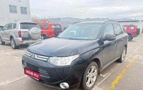 Mitsubishi Outlander III рестайлинг 3, 2013 год, 1 261 000 рублей, 1 фотография