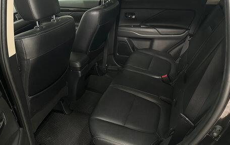 Mitsubishi Outlander III рестайлинг 3, 2018 год, 2 599 000 рублей, 8 фотография