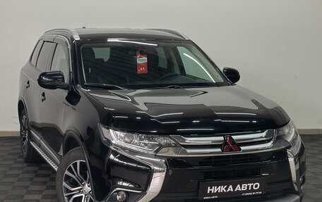 Mitsubishi Outlander III рестайлинг 3, 2018 год, 2 599 000 рублей, 3 фотография