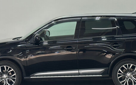 Mitsubishi Outlander III рестайлинг 3, 2018 год, 2 599 000 рублей, 5 фотография