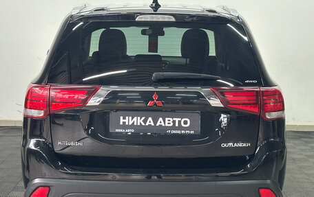 Mitsubishi Outlander III рестайлинг 3, 2018 год, 2 599 000 рублей, 6 фотография