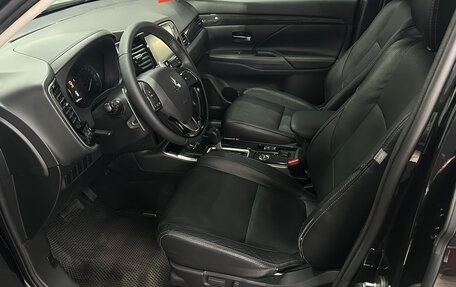 Mitsubishi Outlander III рестайлинг 3, 2018 год, 2 599 000 рублей, 7 фотография