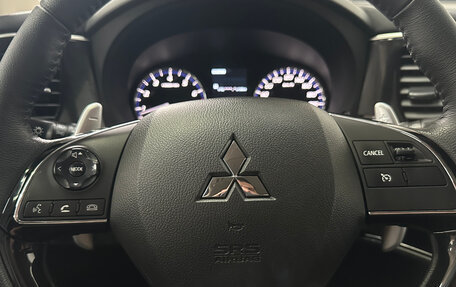 Mitsubishi Outlander III рестайлинг 3, 2018 год, 2 599 000 рублей, 13 фотография