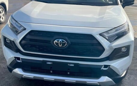 Toyota RAV4, 2025 год, 4 050 000 рублей, 2 фотография