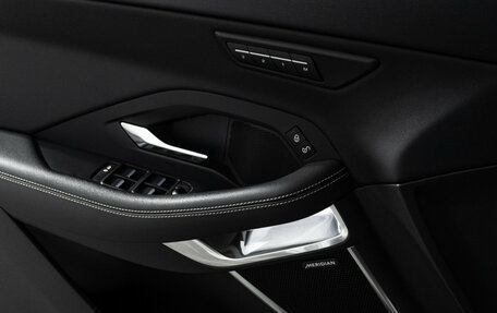 Jaguar E-Pace, 2019 год, 3 299 700 рублей, 17 фотография