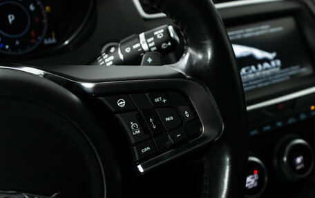 Jaguar E-Pace, 2019 год, 3 299 700 рублей, 23 фотография