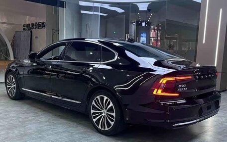 Volvo S90 II рестайлинг, 2022 год, 3 000 000 рублей, 4 фотография