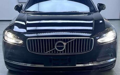 Volvo S90 II рестайлинг, 2022 год, 3 000 000 рублей, 2 фотография