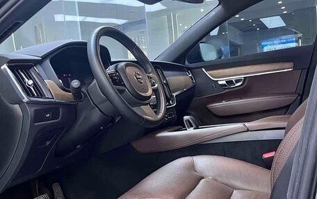 Volvo S90 II рестайлинг, 2022 год, 3 000 000 рублей, 7 фотография