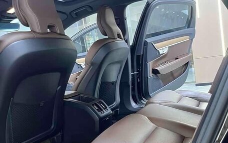 Volvo S90 II рестайлинг, 2022 год, 3 000 000 рублей, 8 фотография